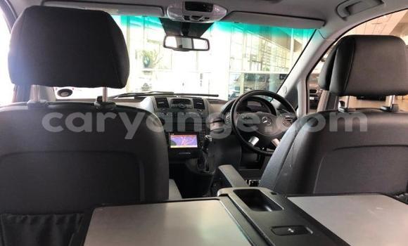 Acheter Occasion Voiture Mercedes-Benz Viano Blanc à Windhoek, Namibie Acheter Occasion Voiture Mercedes-Benz Viano Blanc à Windhoek, Namibie