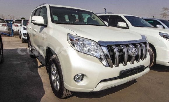 Acheter Import Voiture Toyota Prado Blanc à Import - Dubai, Namibie Acheter Import Voiture Toyota Prado Blanc à Import - Dubai, Namibie