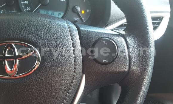 Acheter Occasion Voiture Toyota Yaris Rouge à Windhoek, Namibie Acheter Occasion Voiture Toyota Yaris Rouge à Windhoek, Namibie