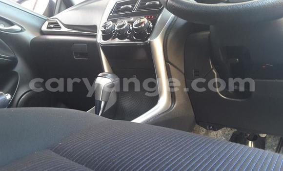 Acheter Occasion Voiture Toyota Yaris Rouge à Windhoek, Namibie Acheter Occasion Voiture Toyota Yaris Rouge à Windhoek, Namibie