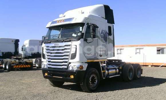 Buy Used Freightliner 90 Cum 500 White Truck in Windhoek in Namibia Buy Used Freightliner 90 Cum 500 White Truck in Windhoek in Namibia