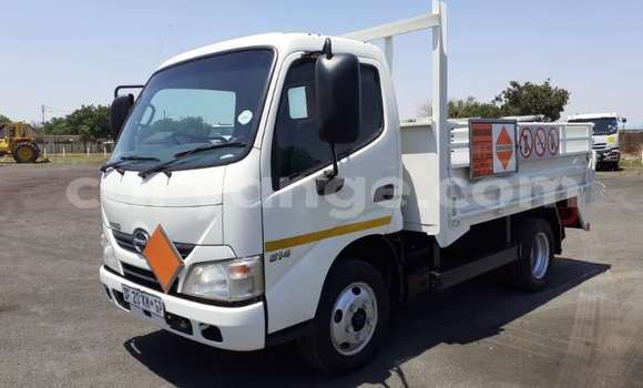 Buy Used Hino 300 Series White Truck in Windhoek in Namibia Buy Used Hino 300 Series White Truck in Windhoek in Namibia