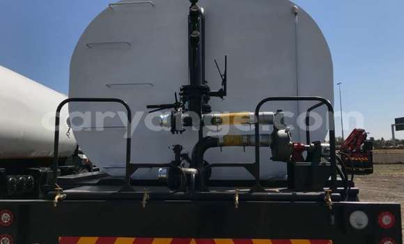 Buy Used Nissan UD White Truck in Windhoek in Namibia Buy Used Nissan UD White Truck in Windhoek in Namibia