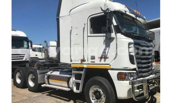 Buy Used Freightliner 90 Cum 500 White Truck in Windhoek in Namibia Buy Used Freightliner 90 Cum 500 White Truck in Windhoek in Namibia