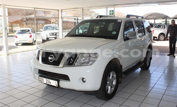 Buy Used Nissan Pathfinder White Car in Karasburg in Karas Buy Used Nissan Pathfinder White Car in Karasburg in Karas