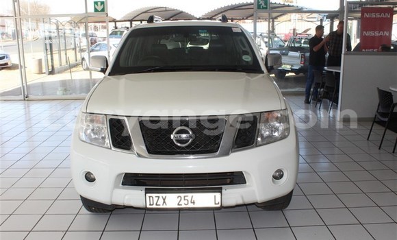 Buy Used Nissan Pathfinder White Car in Karasburg in Karas Buy Used Nissan Pathfinder White Car in Karasburg in Karas