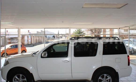 Buy Used Nissan Pathfinder White Car in Karasburg in Karas Buy Used Nissan Pathfinder White Car in Karasburg in Karas