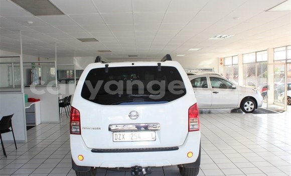 Buy Used Nissan Pathfinder White Car in Karasburg in Karas Buy Used Nissan Pathfinder White Car in Karasburg in Karas