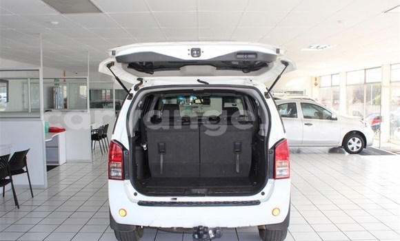 Buy Used Nissan Pathfinder White Car in Karasburg in Karas Buy Used Nissan Pathfinder White Car in Karasburg in Karas