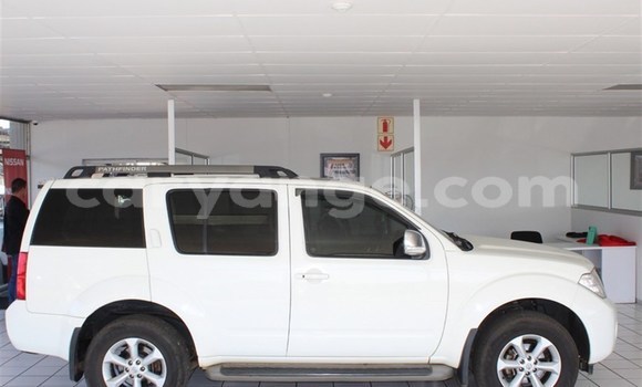 Buy Used Nissan Pathfinder White Car in Karasburg in Karas Buy Used Nissan Pathfinder White Car in Karasburg in Karas