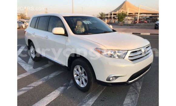 Acheter Import Voiture Toyota Highlander Blanc à Import - Dubai, Namibie Acheter Import Voiture Toyota Highlander Blanc à Import - Dubai, Namibie