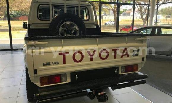 Buy Used Toyota Land Cruiser White Car in Windhoek in Namibia Buy Used Toyota Land Cruiser White Car in Windhoek in Namibia