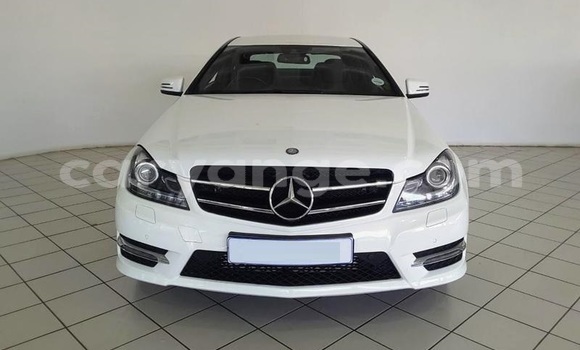 Acheter Occasion Voiture Mercedes-Benz C–Class Blanc à Windhoek, Namibie Acheter Occasion Voiture Mercedes-Benz C–Class Blanc à Windhoek, Namibie