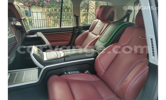 Acheter Import Voiture Toyota Land Cruiser Noir à Import - Dubai, Namibie Acheter Import Voiture Toyota Land Cruiser Noir à Import - Dubai, Namibie