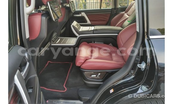 Acheter Import Voiture Toyota Land Cruiser Noir à Import - Dubai, Namibie Acheter Import Voiture Toyota Land Cruiser Noir à Import - Dubai, Namibie