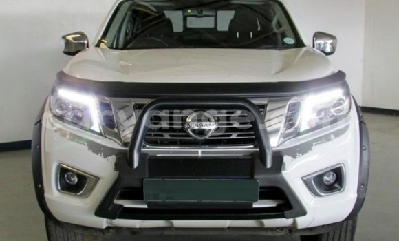 Acheter Occasion Voiture Nissan Navara Blanc à Windhoek, Namibie Acheter Occasion Voiture Nissan Navara Blanc à Windhoek, Namibie