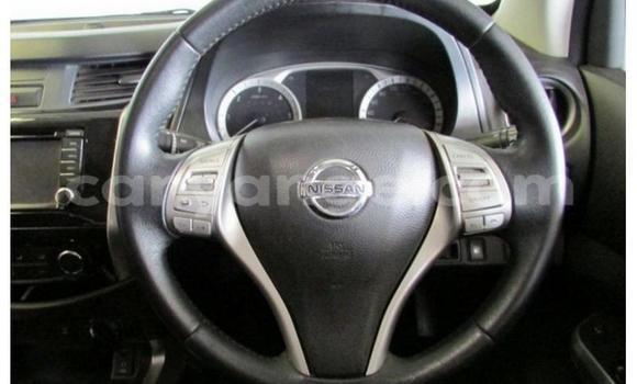 Acheter Occasion Voiture Nissan Navara Blanc à Windhoek, Namibie Acheter Occasion Voiture Nissan Navara Blanc à Windhoek, Namibie