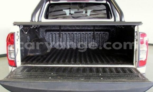 Acheter Occasion Voiture Nissan Navara Blanc à Windhoek, Namibie Acheter Occasion Voiture Nissan Navara Blanc à Windhoek, Namibie