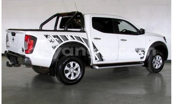 Acheter Occasion Voiture Nissan Navara Blanc à Windhoek, Namibie Acheter Occasion Voiture Nissan Navara Blanc à Windhoek, Namibie