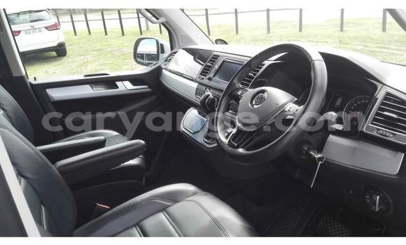 Acheter Occasion Voiture Volkswagen Caravelle Blanc à Windhoek, Namibie Acheter Occasion Voiture Volkswagen Caravelle Blanc à Windhoek, Namibie