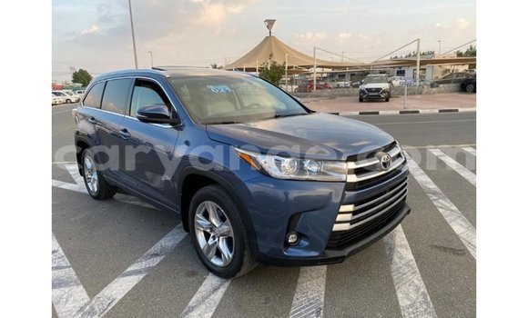 Acheter Import Voiture Toyota Highlander Bleu à Import - Dubai, Namibie Acheter Import Voiture Toyota Highlander Bleu à Import - Dubai, Namibie