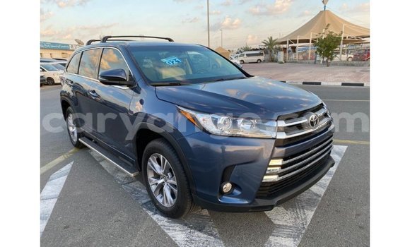 Acheter Import Voiture Toyota Highlander Bleu à Import - Dubai, Namibie Acheter Import Voiture Toyota Highlander Bleu à Import - Dubai, Namibie
