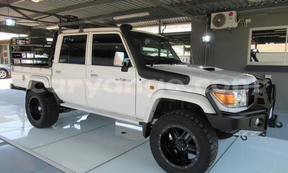 Acheter Occasion Voiture Toyota Land Cruiser Blanc à Windhoek, Namibie Acheter Occasion Voiture Toyota Land Cruiser Blanc à Windhoek, Namibie