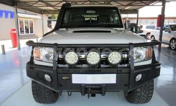 Acheter Occasion Voiture Toyota Land Cruiser Blanc à Windhoek, Namibie Acheter Occasion Voiture Toyota Land Cruiser Blanc à Windhoek, Namibie