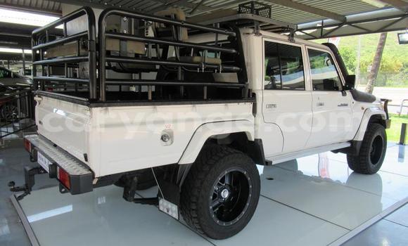 Acheter Occasion Voiture Toyota Land Cruiser Blanc à Windhoek, Namibie Acheter Occasion Voiture Toyota Land Cruiser Blanc à Windhoek, Namibie