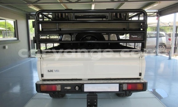 Acheter Occasion Voiture Toyota Land Cruiser Blanc à Windhoek, Namibie Acheter Occasion Voiture Toyota Land Cruiser Blanc à Windhoek, Namibie