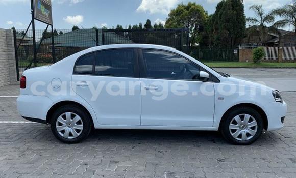 Acheter Occasion Voiture Volkswagen Polo Blanc à Grootfontein, Namibie Acheter Occasion Voiture Volkswagen Polo Blanc à Grootfontein, Namibie