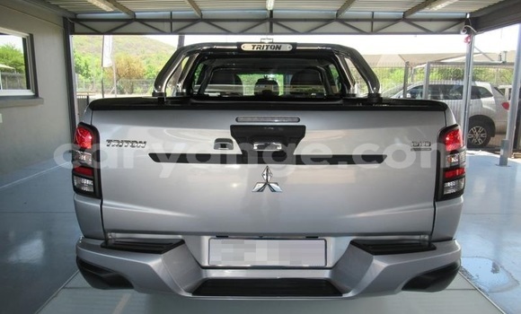 Acheter Occasion Voiture Mitsubishi Triton Gris à Grootfontein, Namibie Acheter Occasion Voiture Mitsubishi Triton Gris à Grootfontein, Namibie