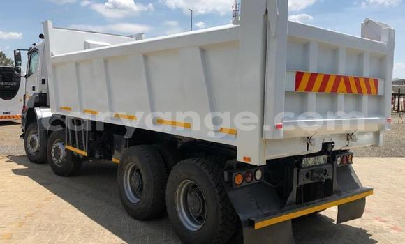 Acheter Occasion Utilitaire Mercedes‒Benz Tipper Blanc à Gobabis, Omaheke Acheter Occasion Utilitaire Mercedes‒Benz Tipper Blanc à Gobabis, Omaheke