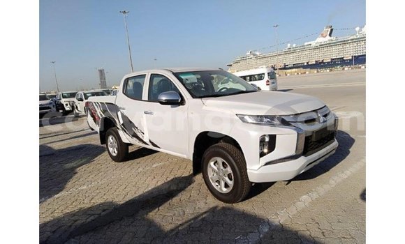 Acheter Import Voiture Mitsubishi L200 Blanc à Import - Dubai, Namibie Acheter Import Voiture Mitsubishi L200 Blanc à Import - Dubai, Namibie