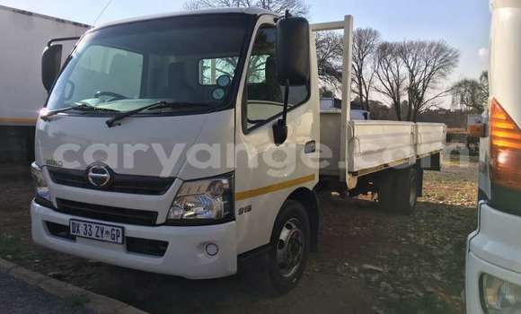 Buy Used Hino 300 Series White Truck in Gobabis in Omaheke Buy Used Hino 300 Series White Truck in Gobabis in Omaheke
