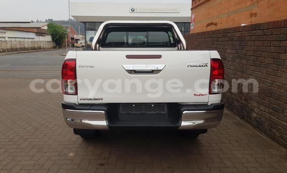 Buy Used Toyota Hilux White Car in Gobabis in Omaheke Buy Used Toyota Hilux White Car in Gobabis in Omaheke