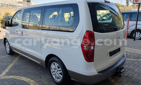Buy Used Hyundai H1 White Car in Karasburg in Karas Buy Used Hyundai H1 White Car in Karasburg in Karas
