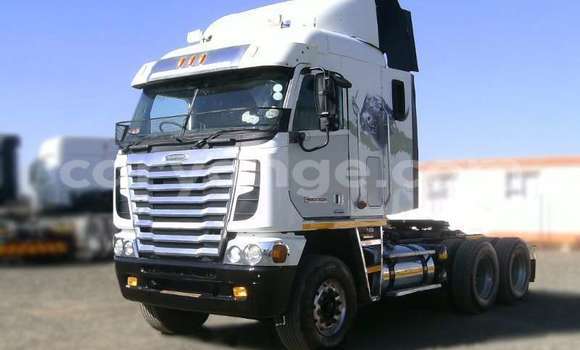 Buy Used Caterpillar 120 White Truck in Windhoek in Namibia Buy Used Caterpillar 120 White Truck in Windhoek in Namibia