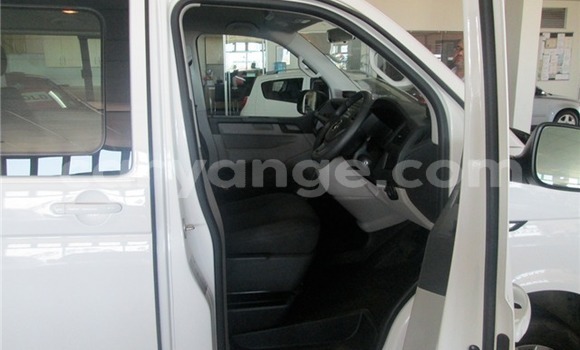 Acheter Occasion Voiture Volkswagen Caravelle Blanc à Windhoek, Namibie Acheter Occasion Voiture Volkswagen Caravelle Blanc à Windhoek, Namibie