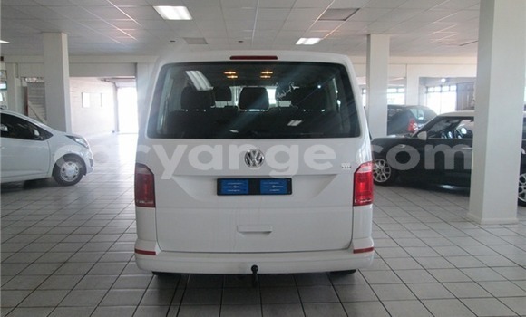 Acheter Occasion Voiture Volkswagen Caravelle Blanc à Windhoek, Namibie Acheter Occasion Voiture Volkswagen Caravelle Blanc à Windhoek, Namibie