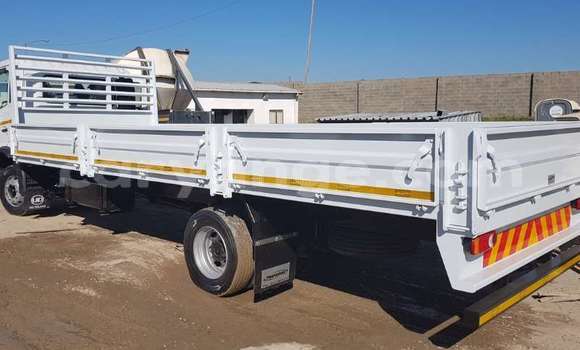 Acheter Occasion Utilitaire Nissan UD Blanc à Karasburg, Karas Acheter Occasion Utilitaire Nissan UD Blanc à Karasburg, Karas