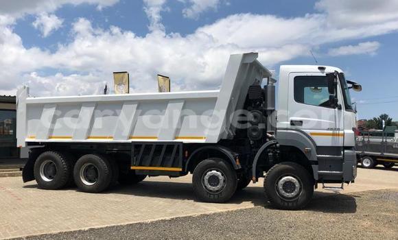 Buy Used Mercedes‒Benz Tipper White Truck in Henties Bay in Erongo Buy Used Mercedes‒Benz Tipper White Truck in Henties Bay in Erongo