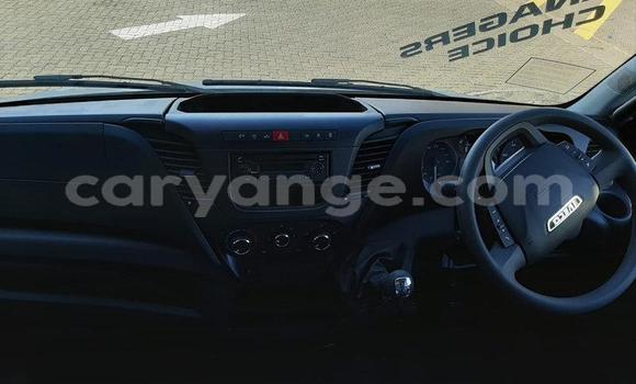 Acheter Occasion Voiture IVECO Massif Blanc à Windhoek, Namibie Acheter Occasion Voiture IVECO Massif Blanc à Windhoek, Namibie