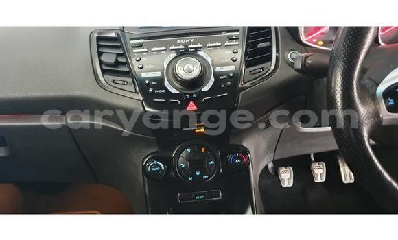 Acheter Occasion Voiture Ford Fiesta ST Rouge à Windhoek, Namibie Acheter Occasion Voiture Ford Fiesta ST Rouge à Windhoek, Namibie