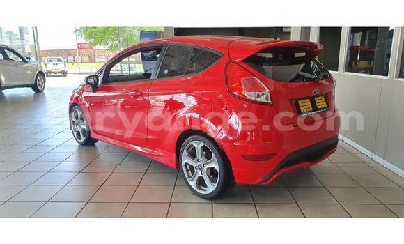 Acheter Occasion Voiture Ford Fiesta ST Rouge à Windhoek, Namibie Acheter Occasion Voiture Ford Fiesta ST Rouge à Windhoek, Namibie