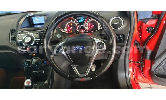 Acheter Occasion Voiture Ford Fiesta ST Rouge à Windhoek, Namibie Acheter Occasion Voiture Ford Fiesta ST Rouge à Windhoek, Namibie
