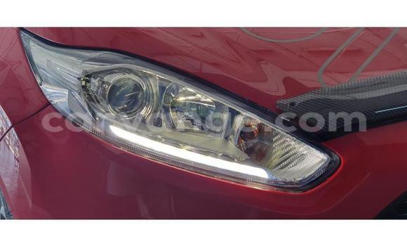 Acheter Occasion Voiture Ford Fiesta ST Rouge à Windhoek, Namibie Acheter Occasion Voiture Ford Fiesta ST Rouge à Windhoek, Namibie