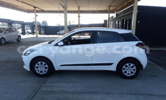 Acheter Occasion Voiture Hyundai I20 Blanc à Gobabis, Omaheke Acheter Occasion Voiture Hyundai I20 Blanc à Gobabis, Omaheke