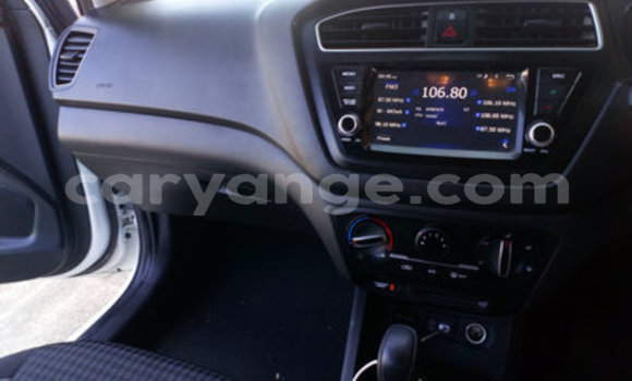 Acheter Occasion Voiture Hyundai I20 Blanc à Gobabis, Omaheke Acheter Occasion Voiture Hyundai I20 Blanc à Gobabis, Omaheke