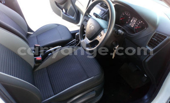 Acheter Occasion Voiture Hyundai I20 Blanc à Gobabis, Omaheke Acheter Occasion Voiture Hyundai I20 Blanc à Gobabis, Omaheke